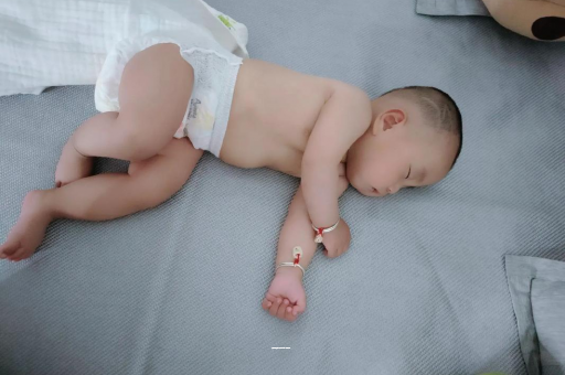 代怀包生男孩机构宝宝高烧怎么处理